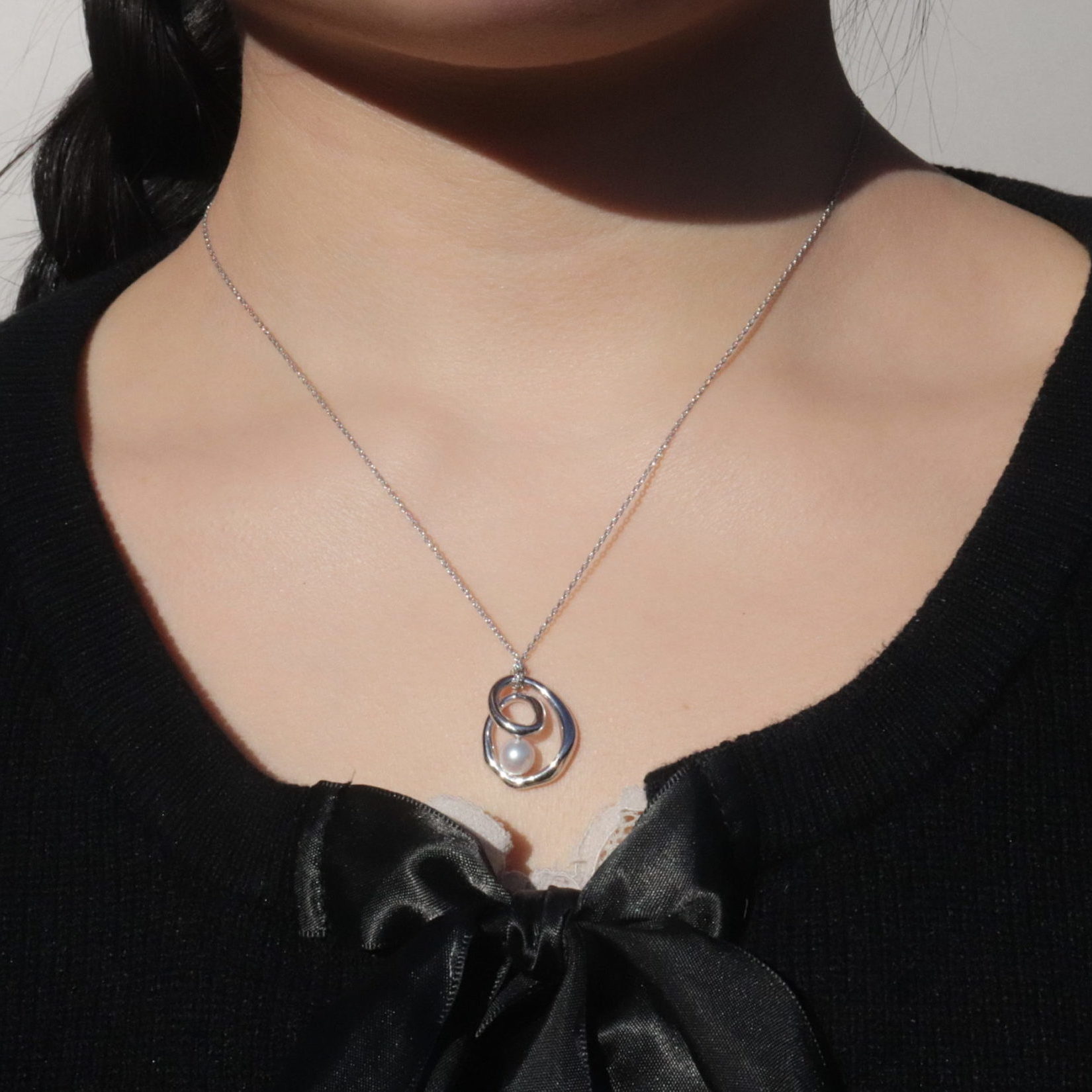 巡りゆく想いのパールネックレス